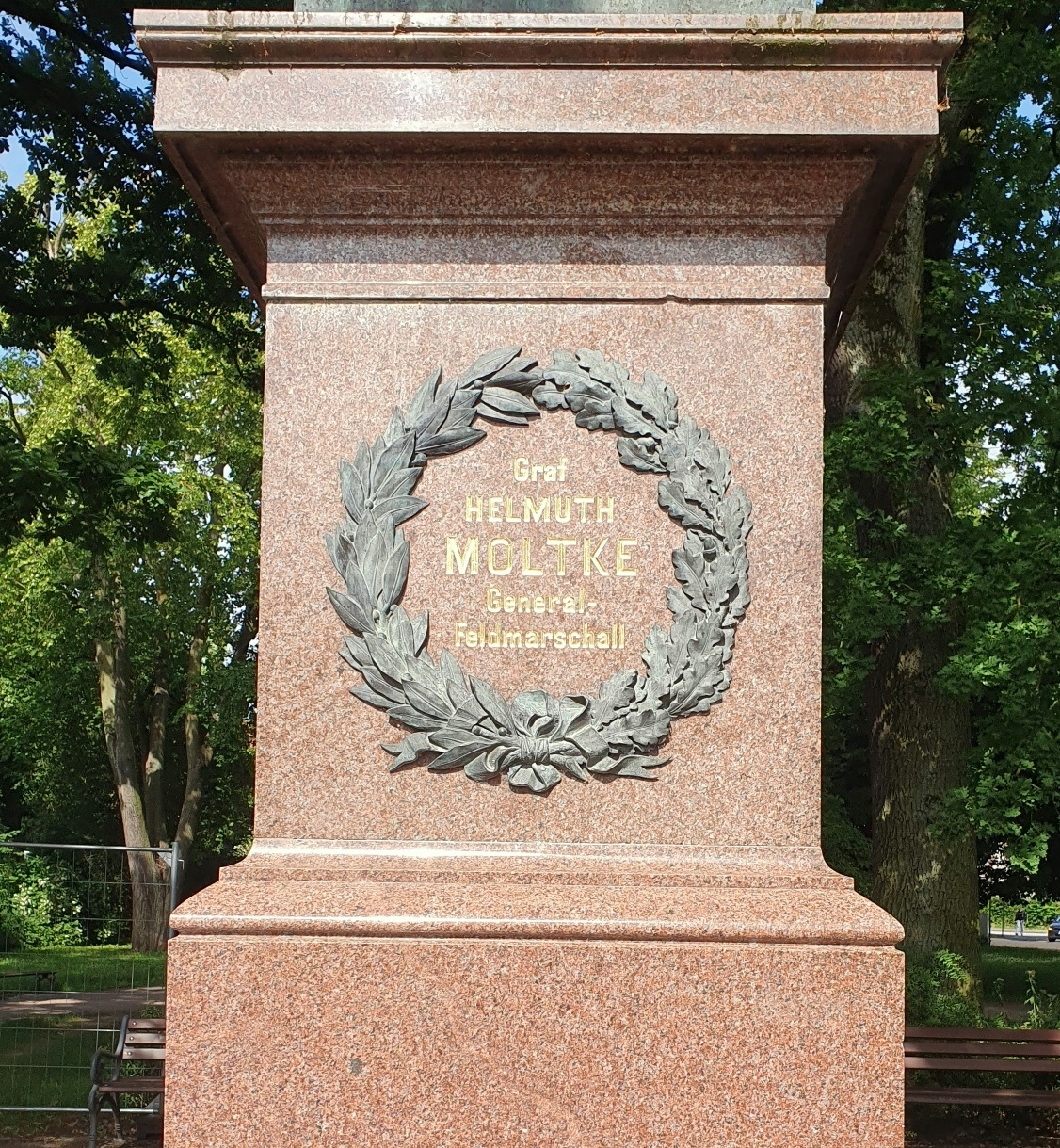 Moltkedenkmal Schrift neu