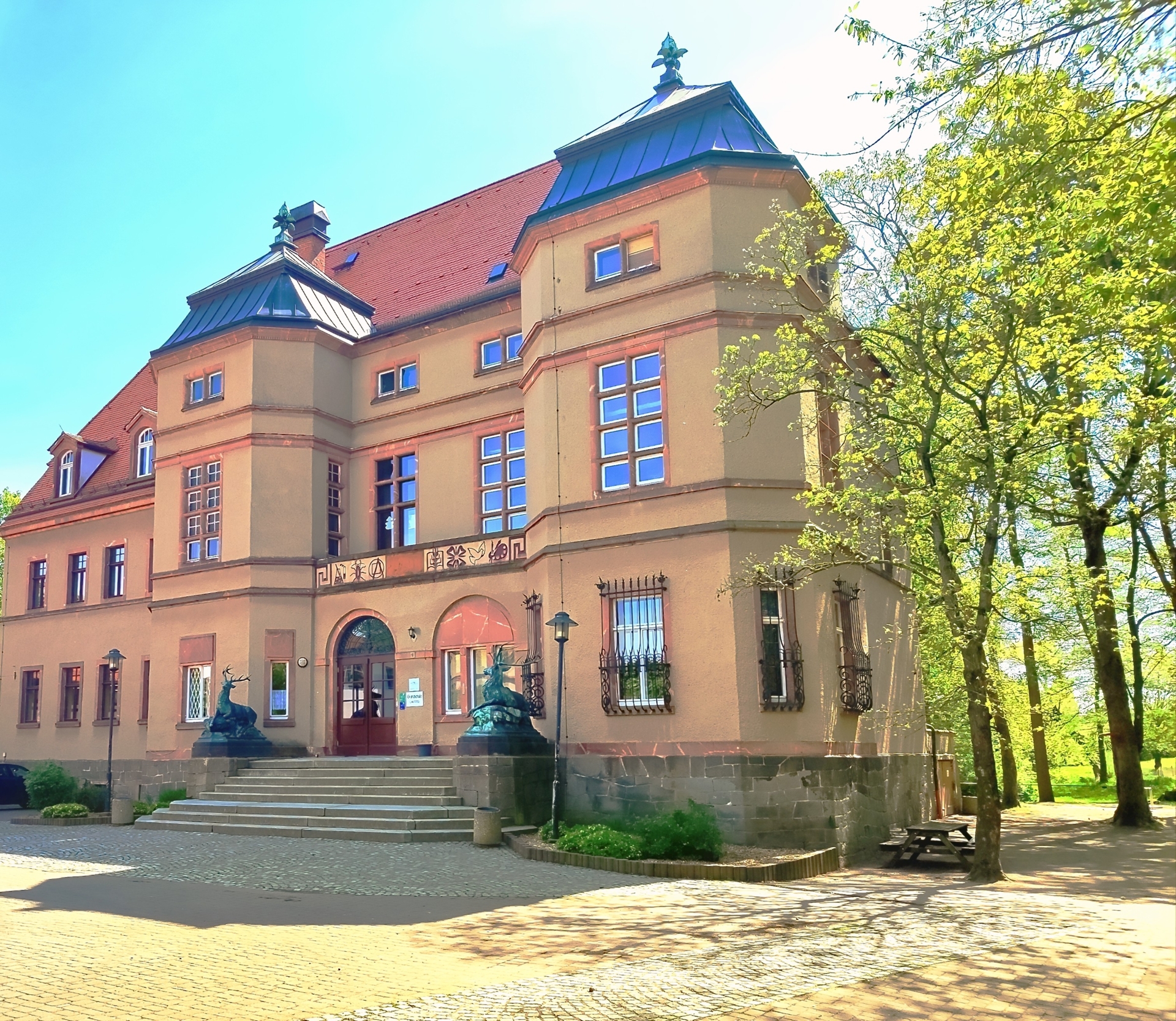 Schule außen