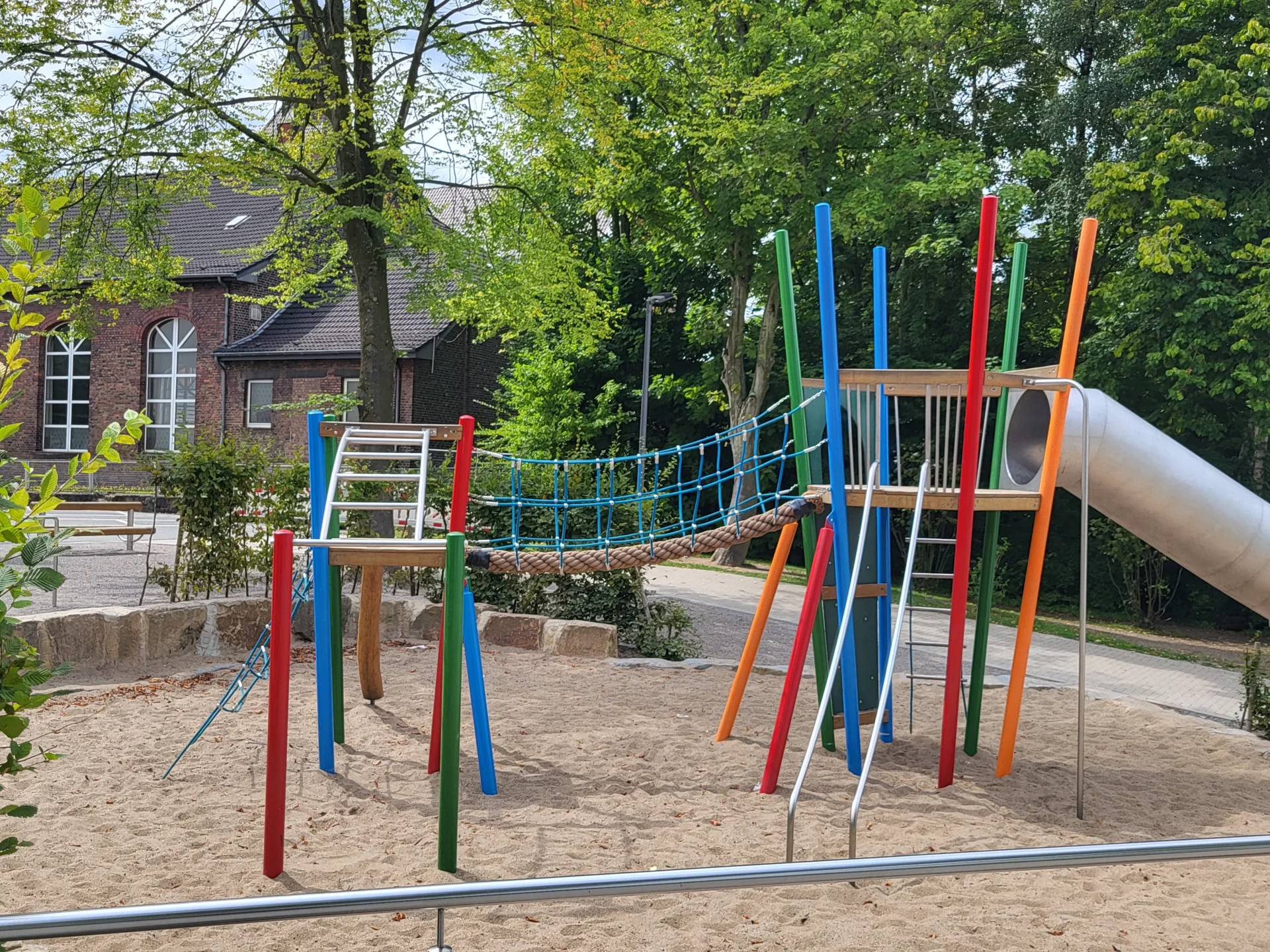 Spiel- und Klettergerüst