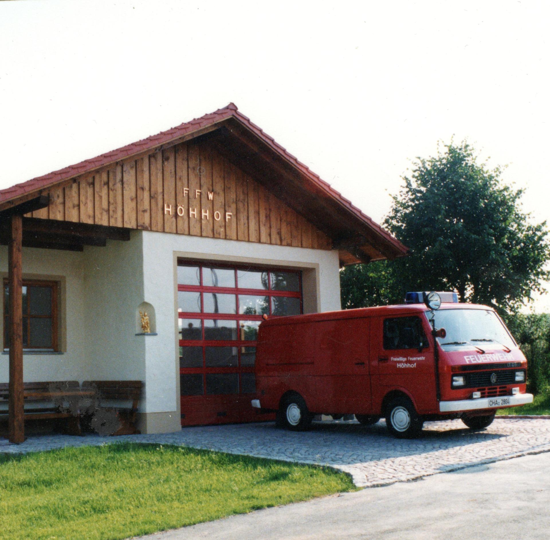 Neues Gerätehaus mit Feuerwehrfahrzeug