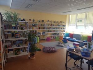 Bibliothek vom Eingang