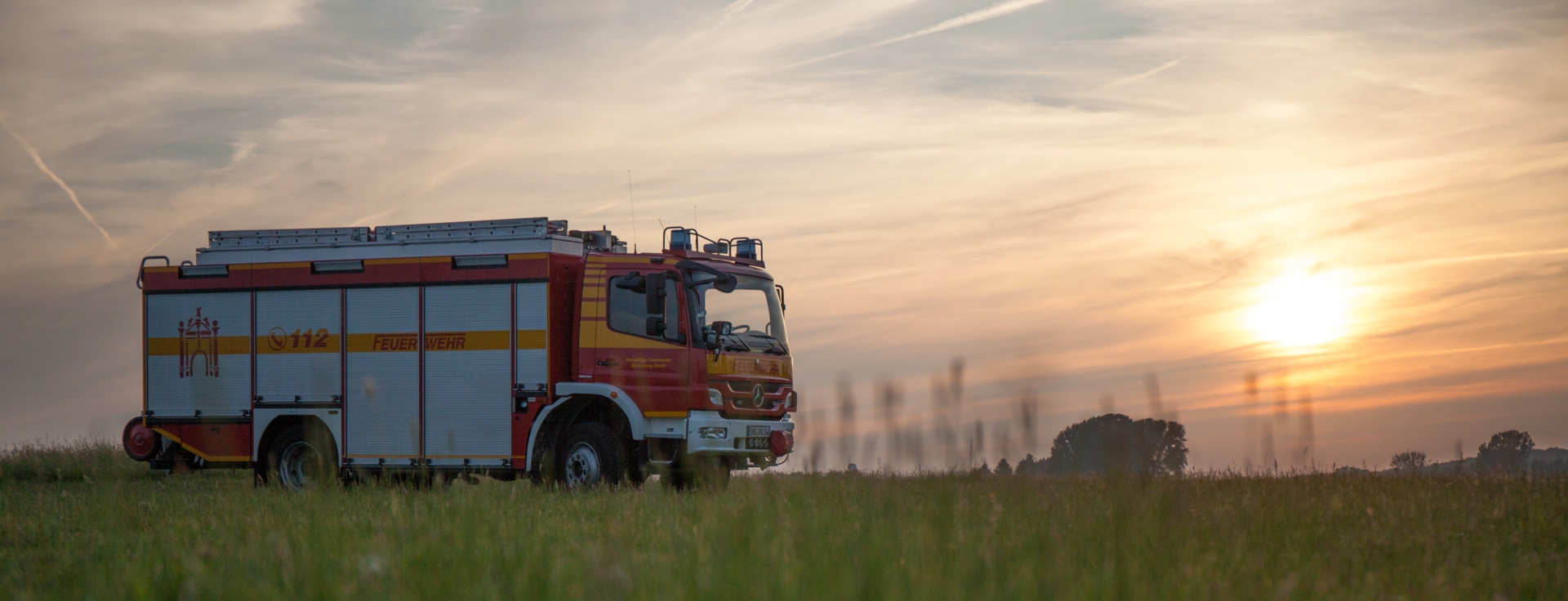 feuerwehr-vor-sonnenuntergang