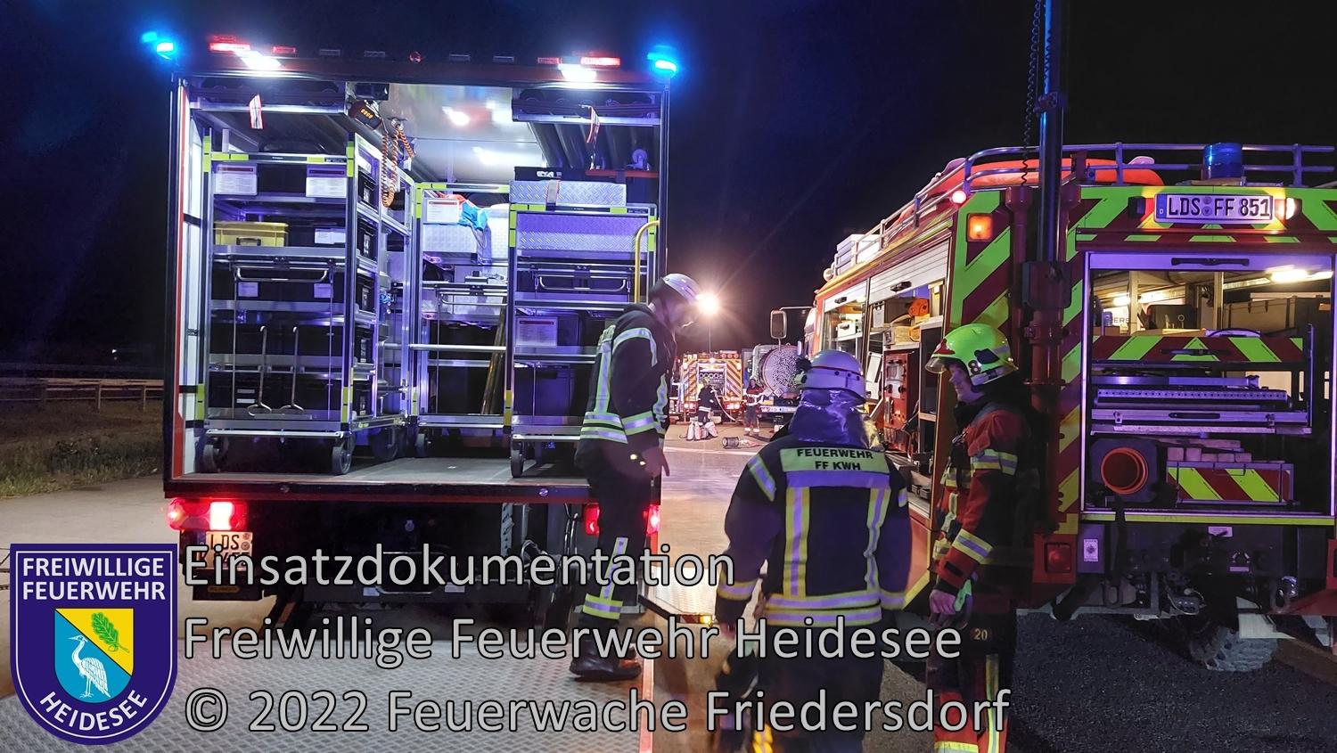 Einsatz 238/2022 | Auslaufender Diesel aus LKW | BAB 10 Rastplatz Ukleysee | 30.05.2022