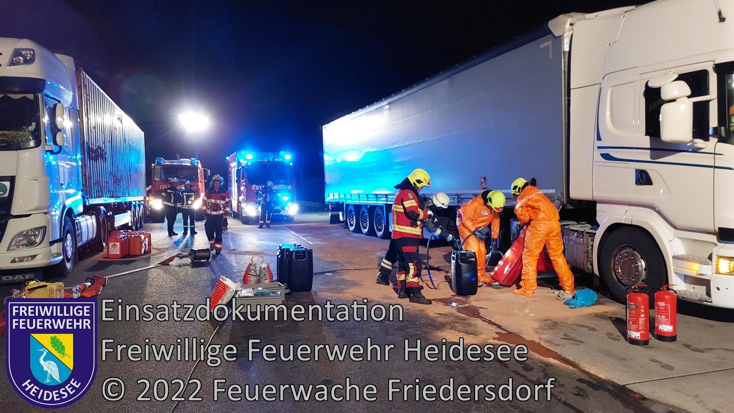Einsatz 238/2022 | Auslaufender Diesel aus LKW | BAB 10 Rastplatz Ukleysee | 30.05.2022