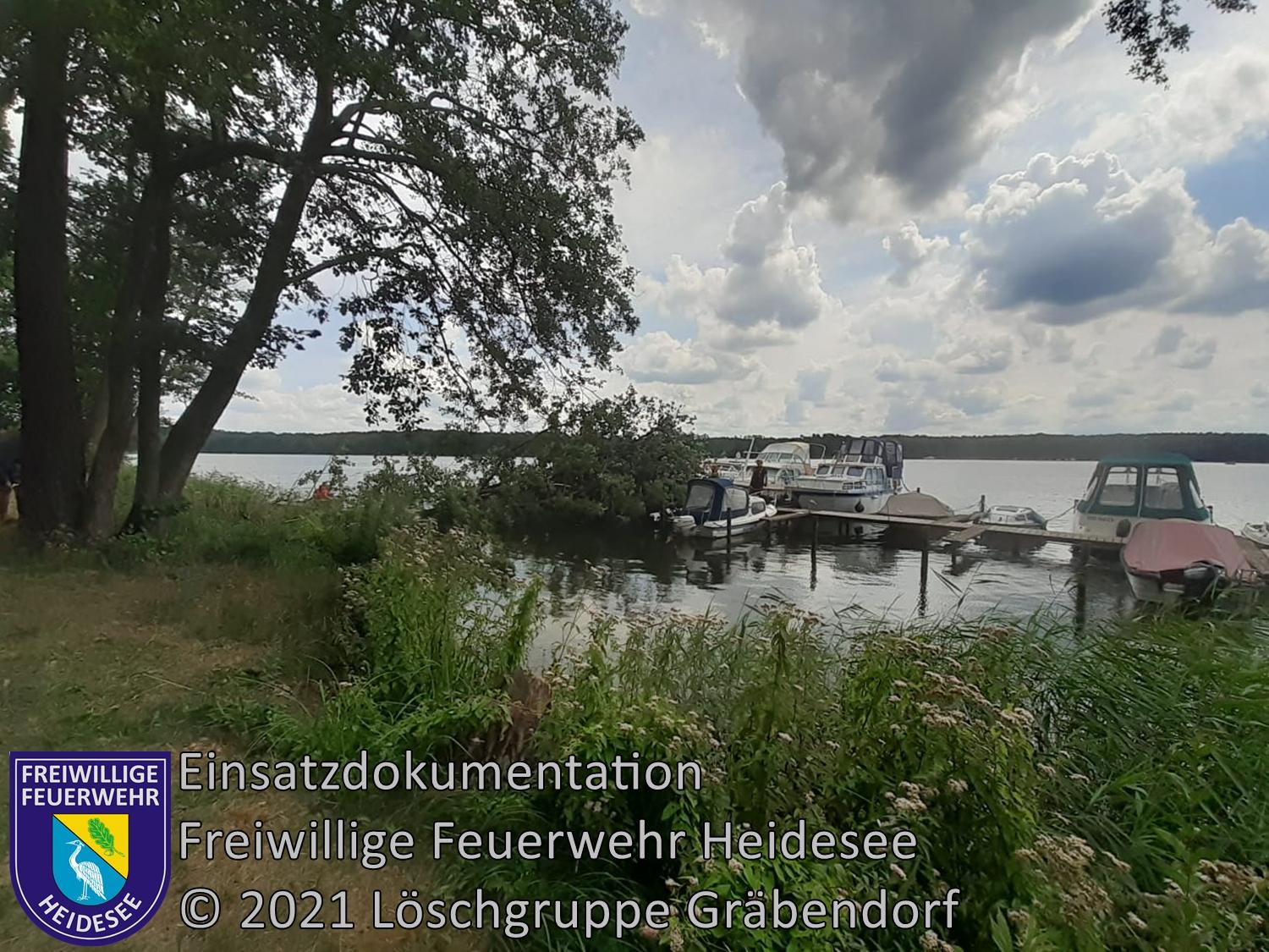 Einsatz 99/2021 | 2 Bäume auf Motorboot | Gräbendorf Weg zum Hölzernen See | 05.08.2021