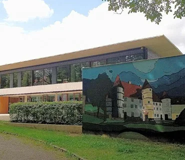 Schulgebaeude-1