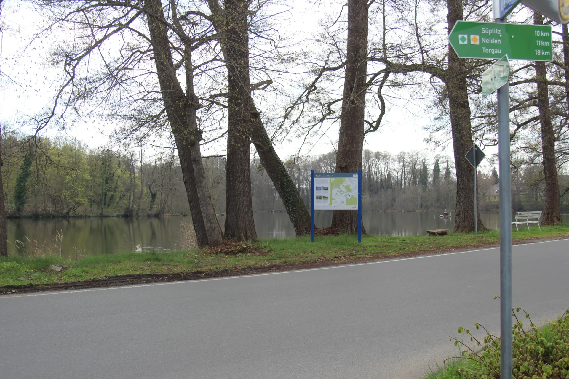 Der Heidestauseenweg und der Steinpferdchenweg bei Trossin