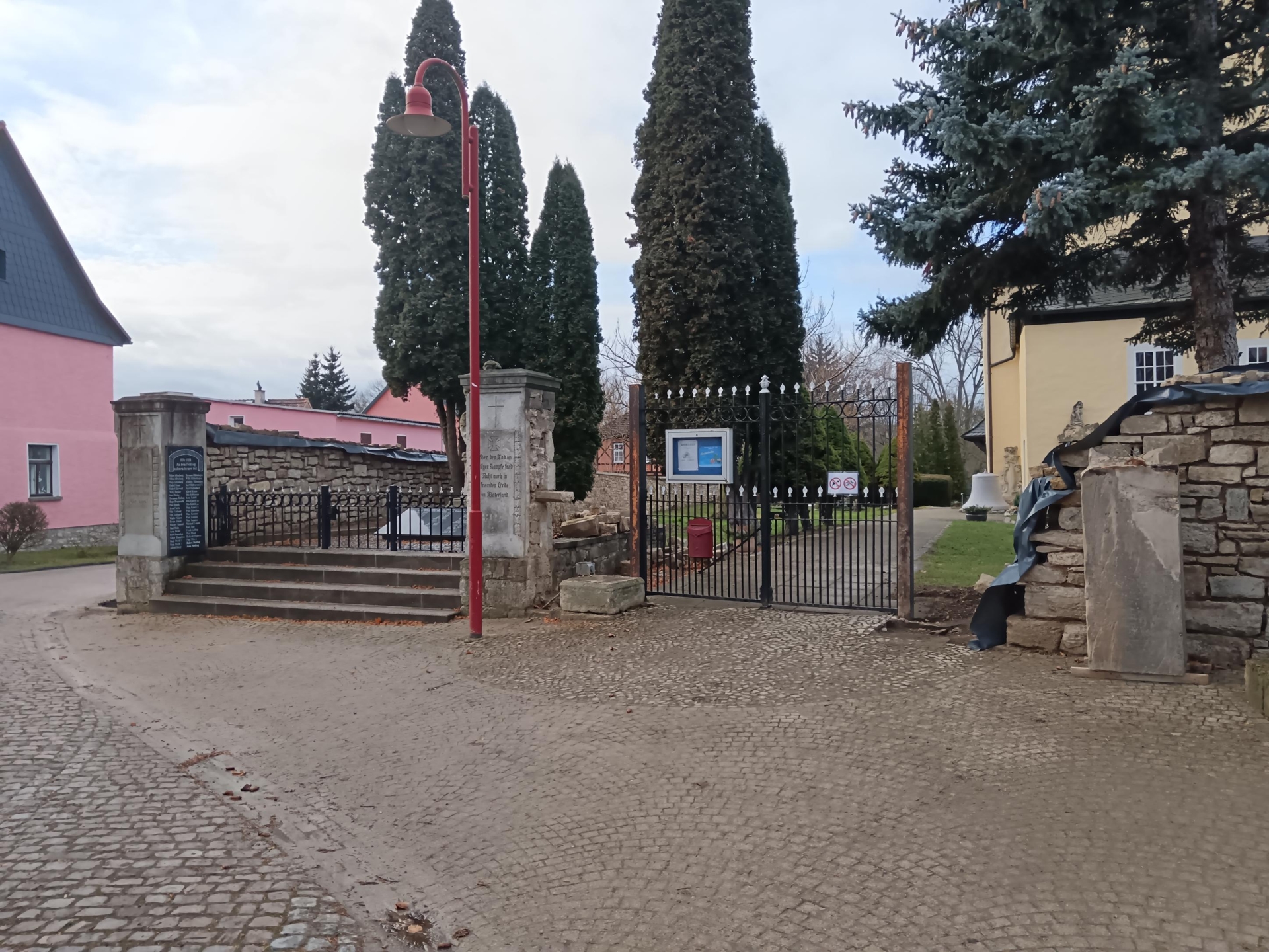 Haupteingang Friedhof