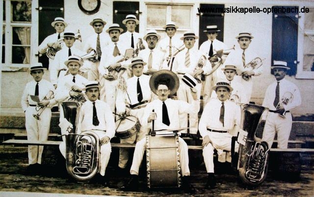 Fröhliches Musizieren in den flotten 20er Jahren