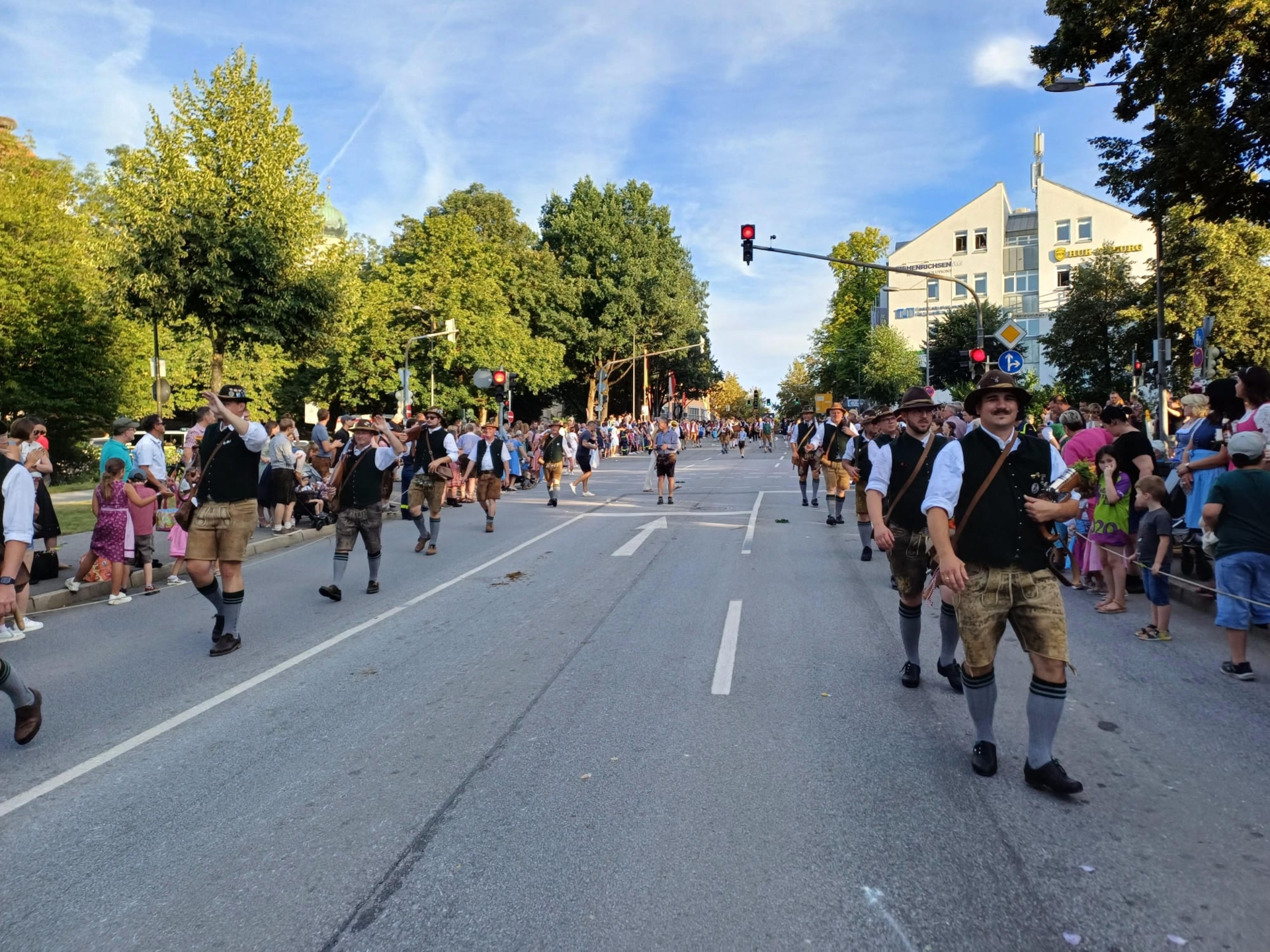 Böllerschützen im Umzug