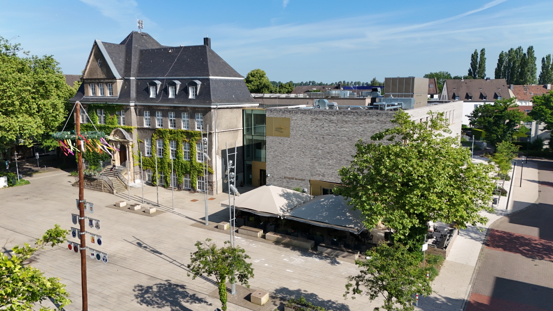 Rathaus und Marktplatz von Holzwickede