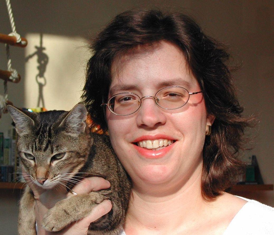 Dr. Beatrice Dülffer mit ihrer Katze