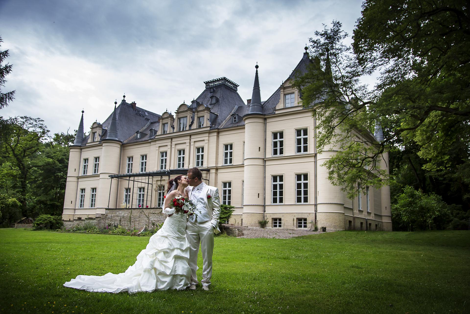 Paar im Park des Schloss Lanke