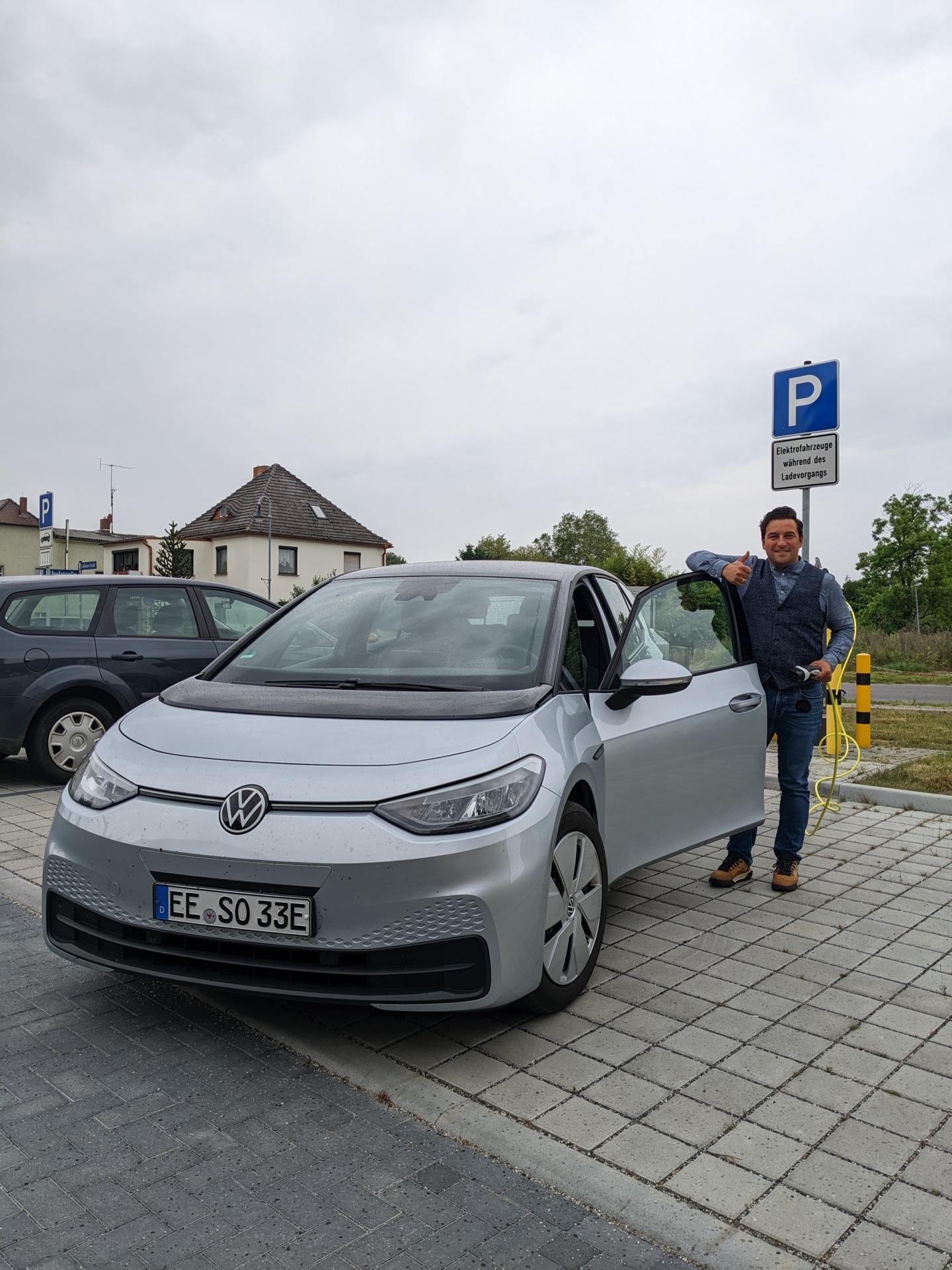 Das Dienstfahrzeug der Stadt Sonnewalde mit Bürgermeister Felix Freitag