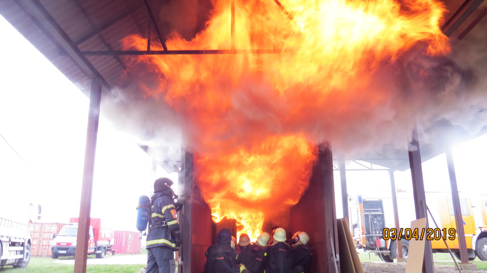 Feuerwehrschule Brandcontainer