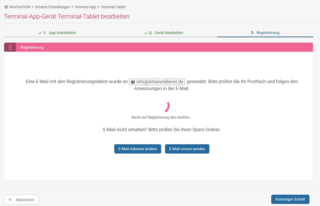 Zusehen ist Schritt 3 mit dem Hinweis, dass die Logindaten an die angegebene E-Mail-Adresse versendet werden.