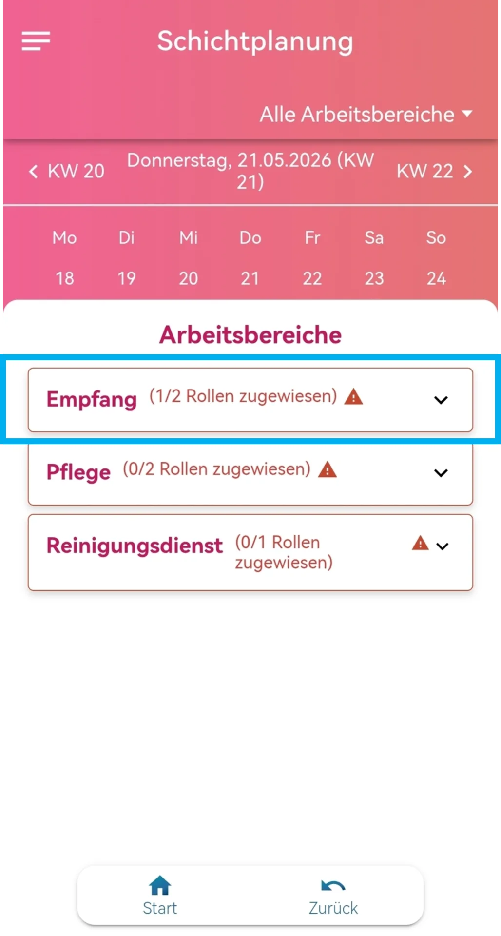 Zu sehen ist die Schichtplanung in der Mitarbeiter-App. Hervorgehoben sind die angelegten Arbeitsbereiche, z. B. „Empfang“.