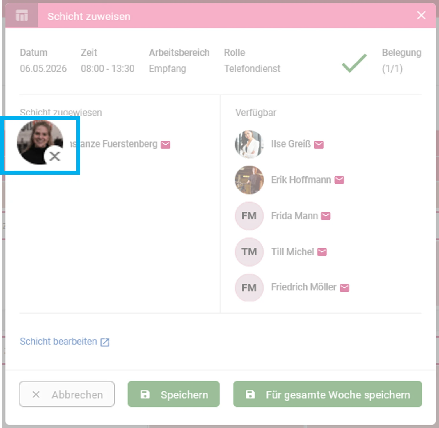 Zu sehen ist die Schichtplanung mit dem geöffneten Fenster „Schicht zuweisen“. Hervorgehoben ist der zugewiesene Mitarbeiter mit dem „X“ zum Entfernen der Zuweisung.