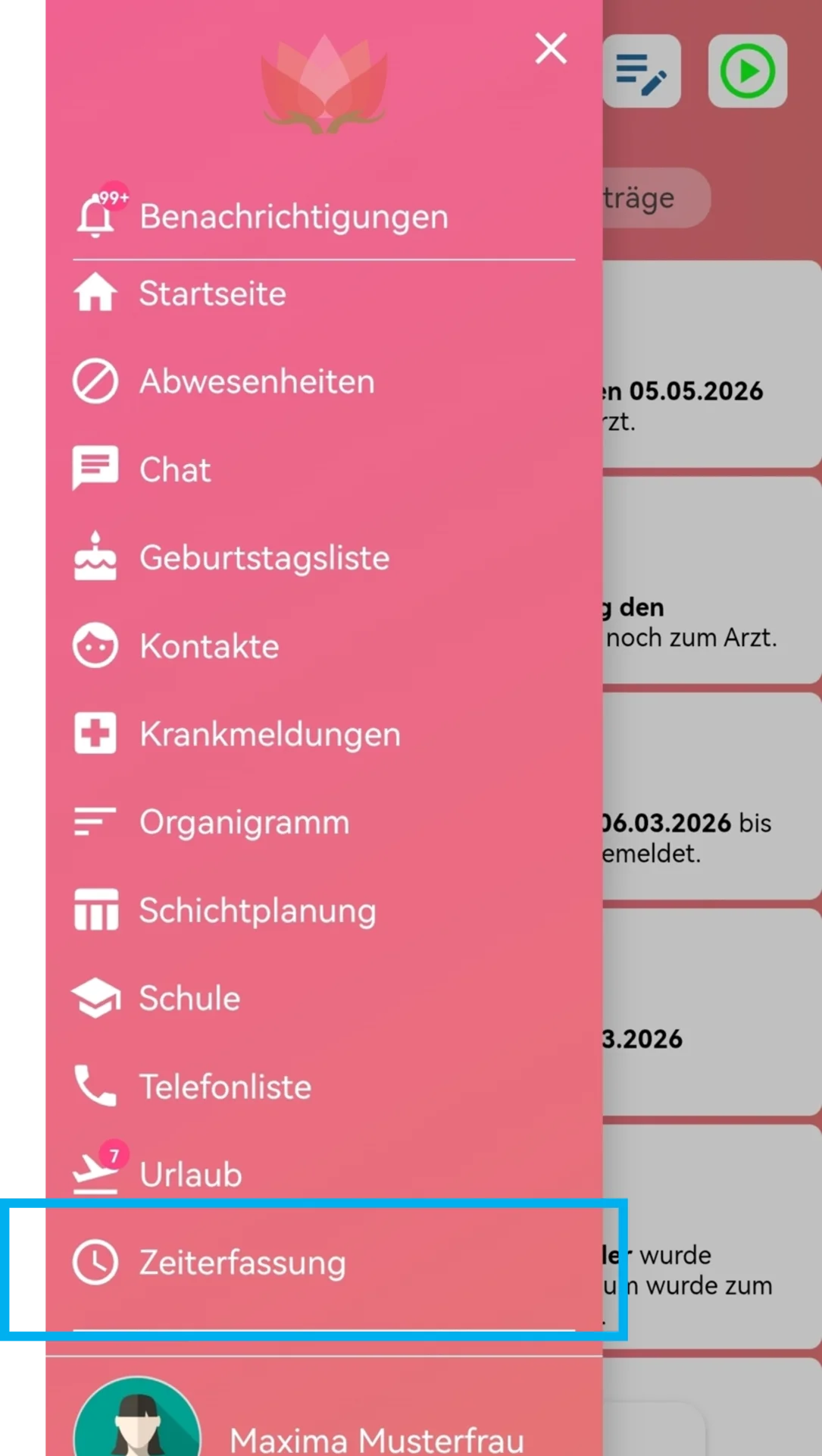 Zusehen ist das geöffnete Menü der App und farbich hervorgehoben ist der Punkt Zeiterfassung.