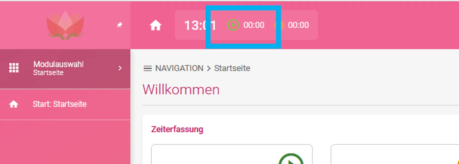 Zu sehen ist die Startseite der Zeiterfassung mit dem oberen Menü und der aktuellen Uhrzeit. Farblich hervorgehoben ist der Play-Button der Zeiterfassung.