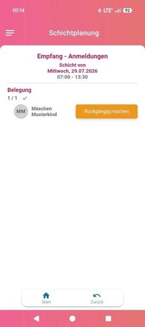 Zu sehen ist die Schichtplanung in der Mitarbeiter-App mit der Detailansicht der Schicht. Hervorgehoben ist, dass die Schicht erfolgreich übernommen wurde.