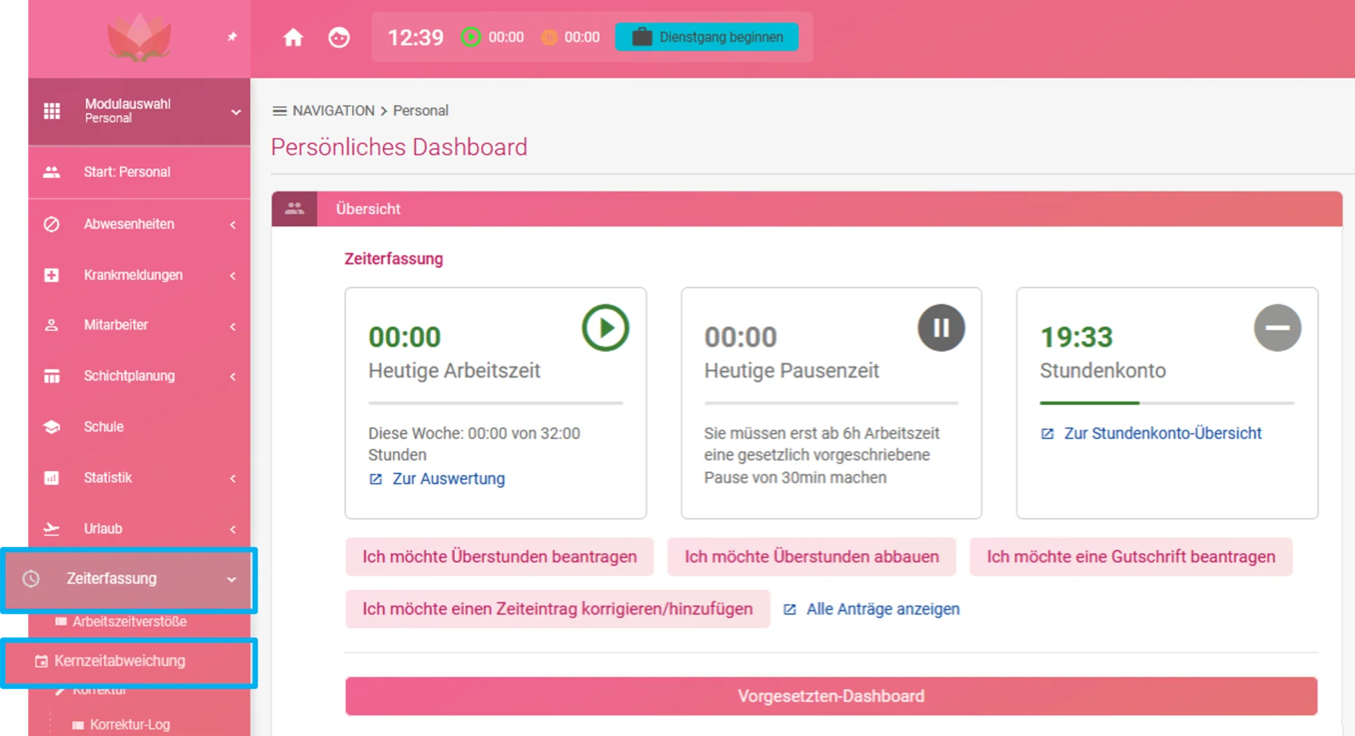 Zu sehen ist das persönliche Dashboard mit geöffnetem Modul Personal. Farbig hervorgehoben sind die Punkte Zeiterfassung und Kernzeitabweichungen.