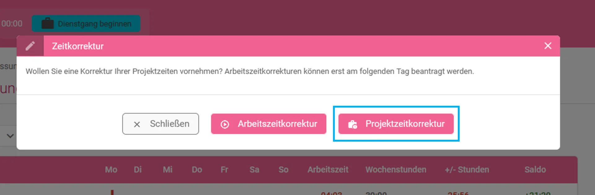 Im geöffneten Fenster „Zeitkorrektur“ befinden sich drei Buttons: oben links der Button „Schließen“, daneben der Button „Arbeitszeitkorrektur“ und rechts der farblich hervorgehobene Button „Projektzeitkorrektur“. Dieser ermöglicht die nachträgliche Bearbeitung von Projektzeiten.