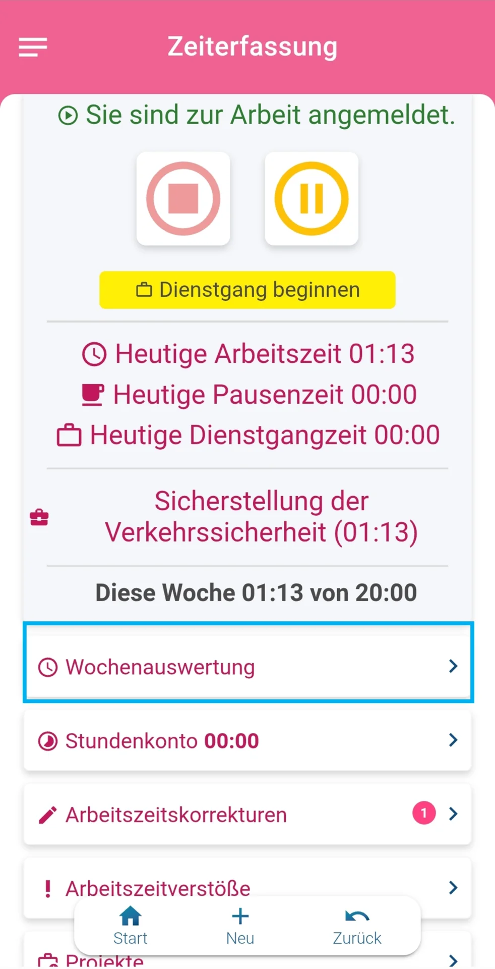 Geöffnete Startseite der Zeiterfassung mit Anzeige von Arbeitszeit, Pausenzeit und heutigem Dienstgang, farblich hervorgehobene Schaltfläche Wochenauswertung.