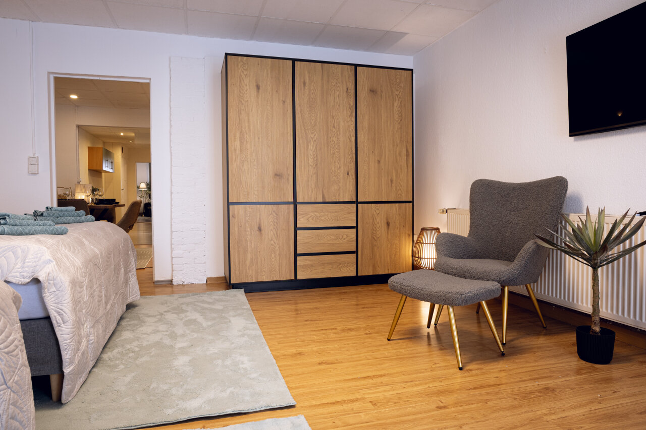 Schlafzimmer 1