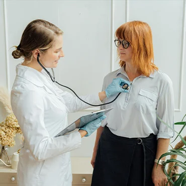 doktor-untersucht-patienten