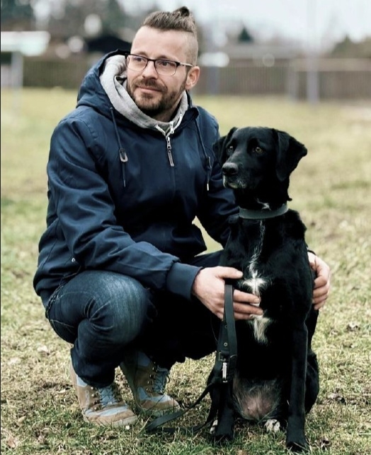 Streetworker Martin Grimm mit seinem Hund