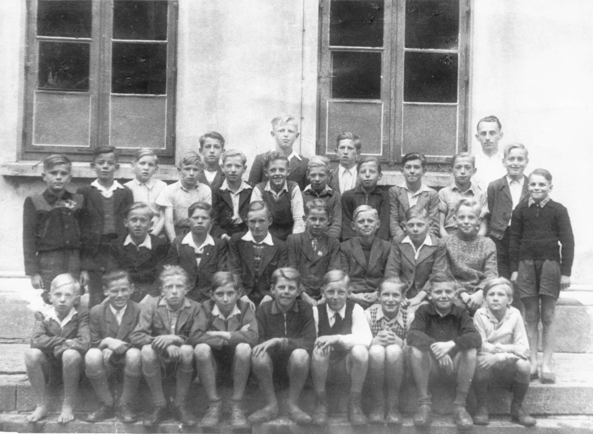 1946 - 1947 (Klasse 5 (Knaben) mit Lehrer Wenzel Anderl