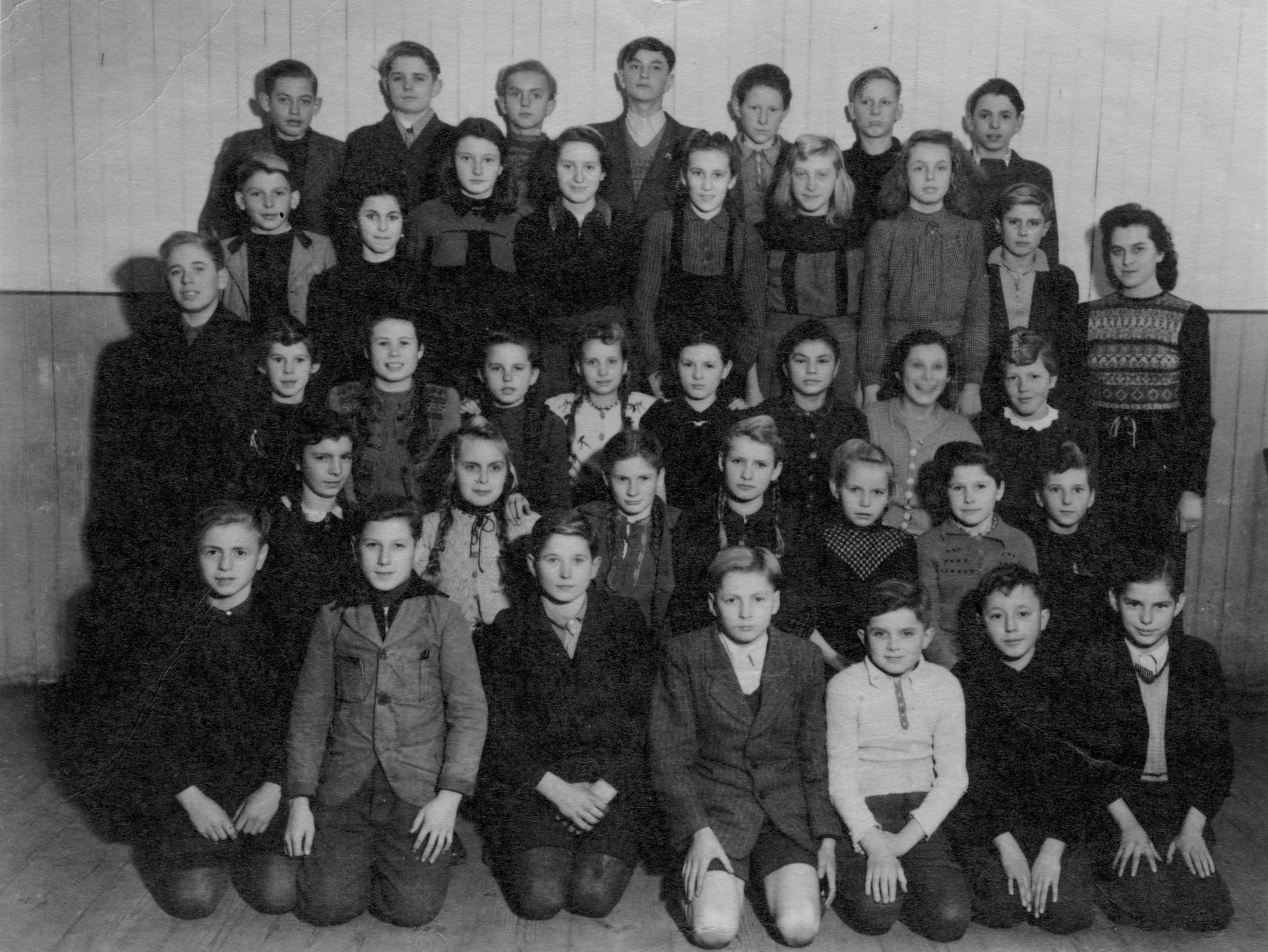 1949 - 1950 Klasse 7g mit Lehrerin Waltrau Kanitz