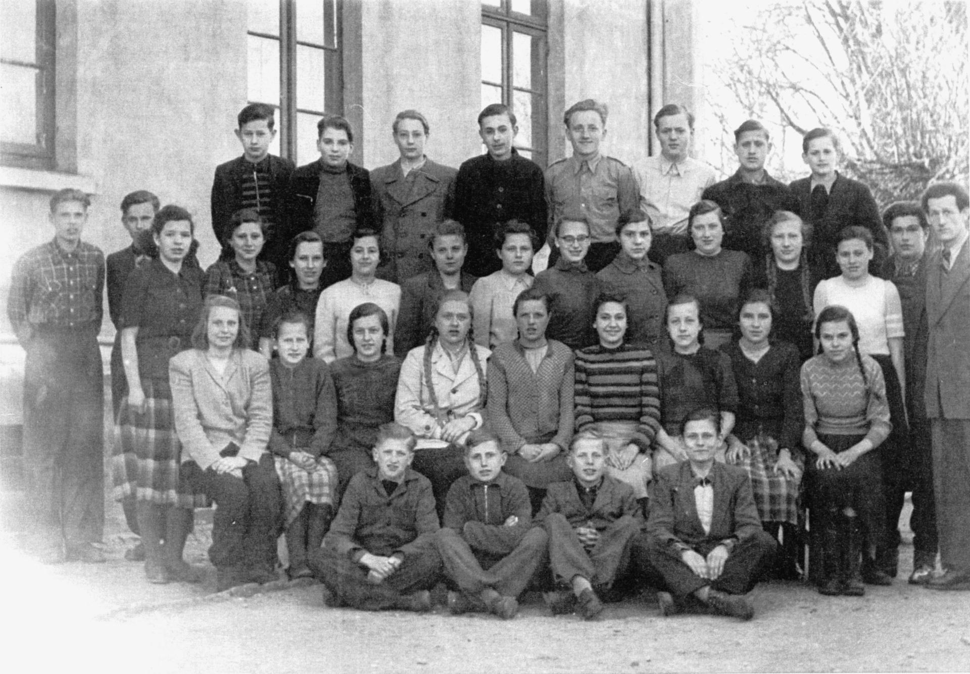 1954 - 1955 Klasse 8b mit Lehrer Fritz Schröder