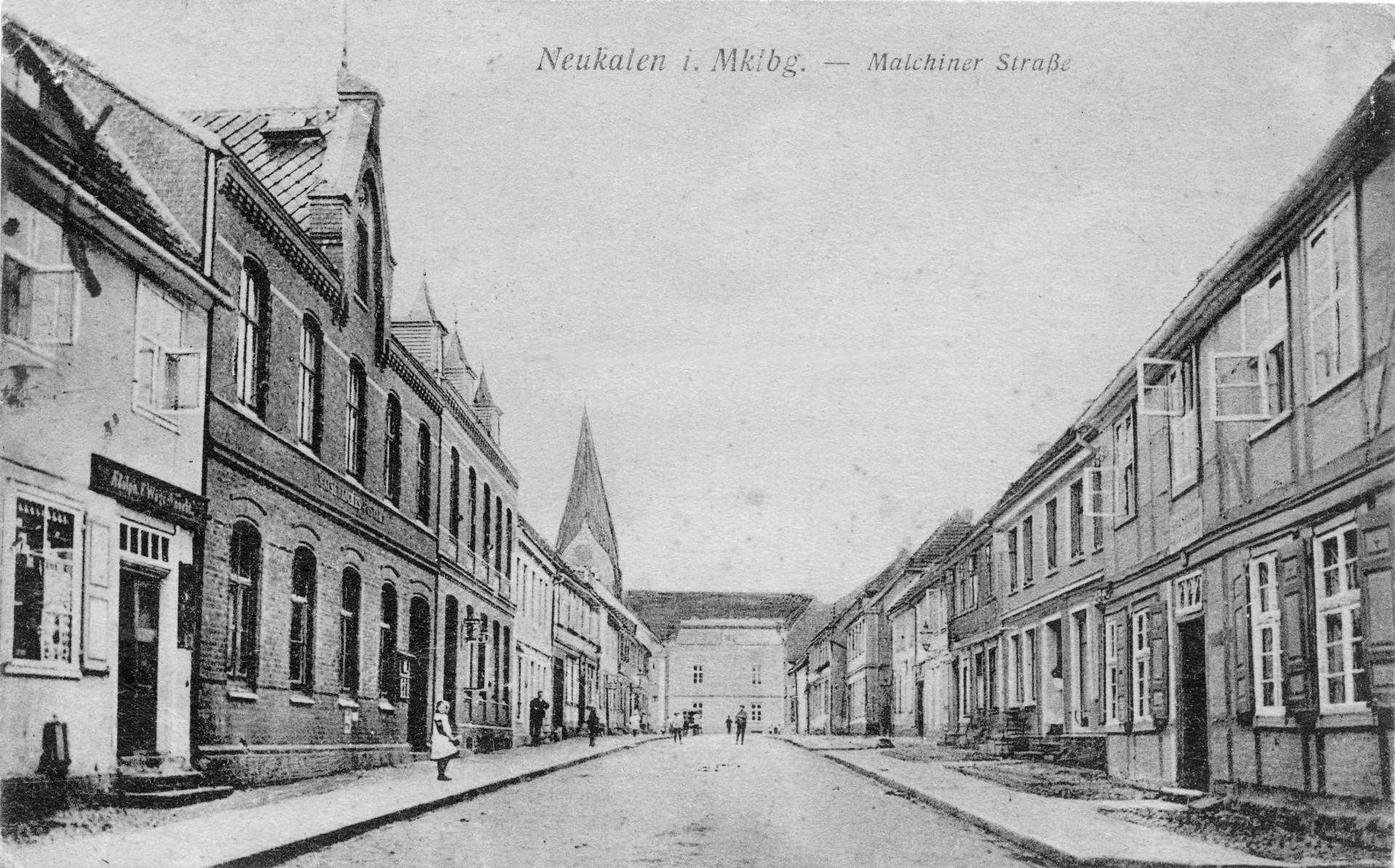 Ansichtskarte der „Malchinerstraße“ um 1915.
