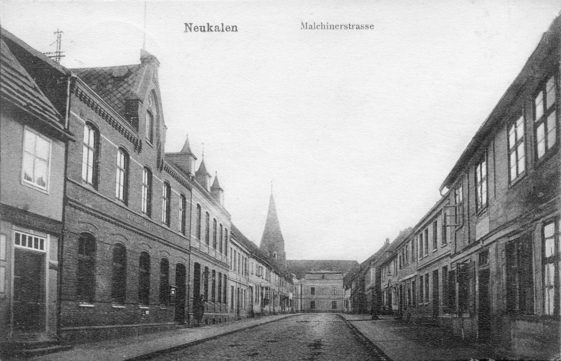 Ansichtskarte der „Malchinerstraße“, 1908 oder früher.