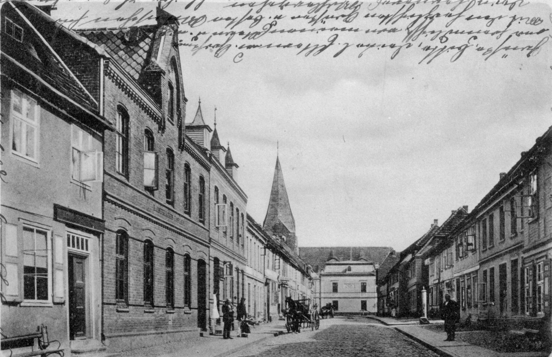 Ansichtskarte der „Malchinerstraße“, 1902 oder früher.