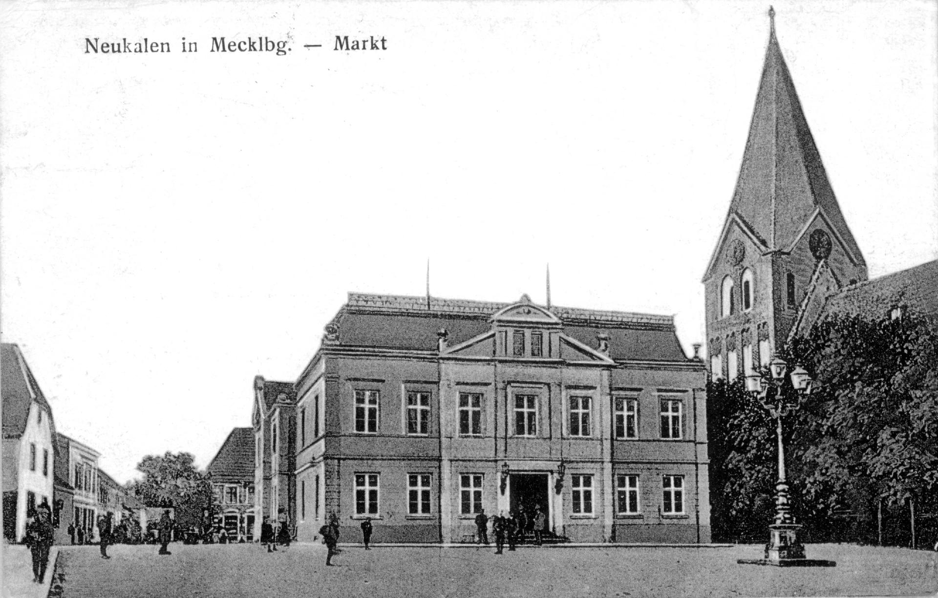 Ansichtskarte „Markt“ um 1918.