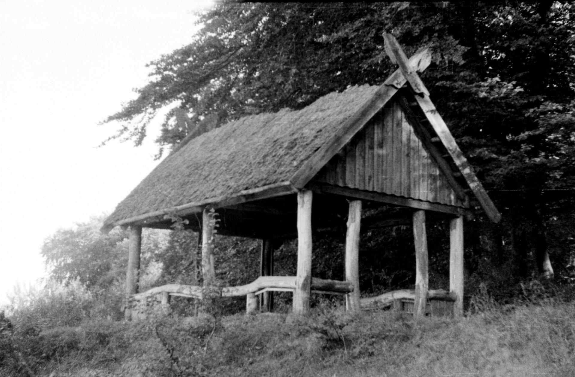 Die linke Schutzhütte um 1955