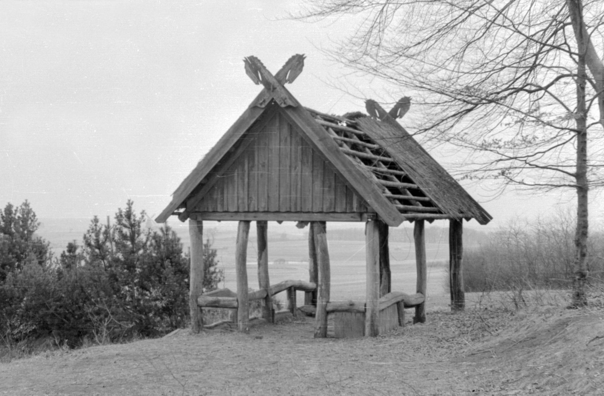 Die linke Schutzhütte um 1955 (2)