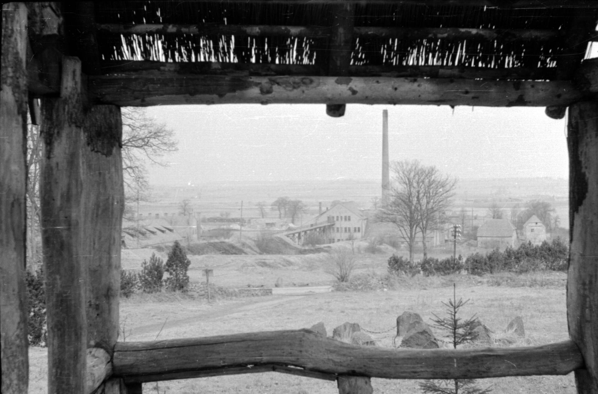 Blick aus der östlichen Schutzhütte zur Ziegelei