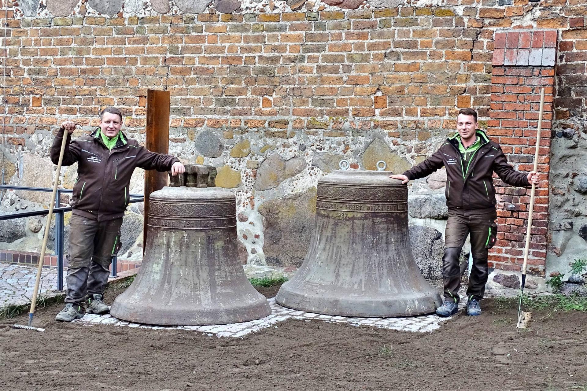 Die alten Glocken der Neukalener Kirche bekommen am 15.12.2020 ihren Ehrenplatz