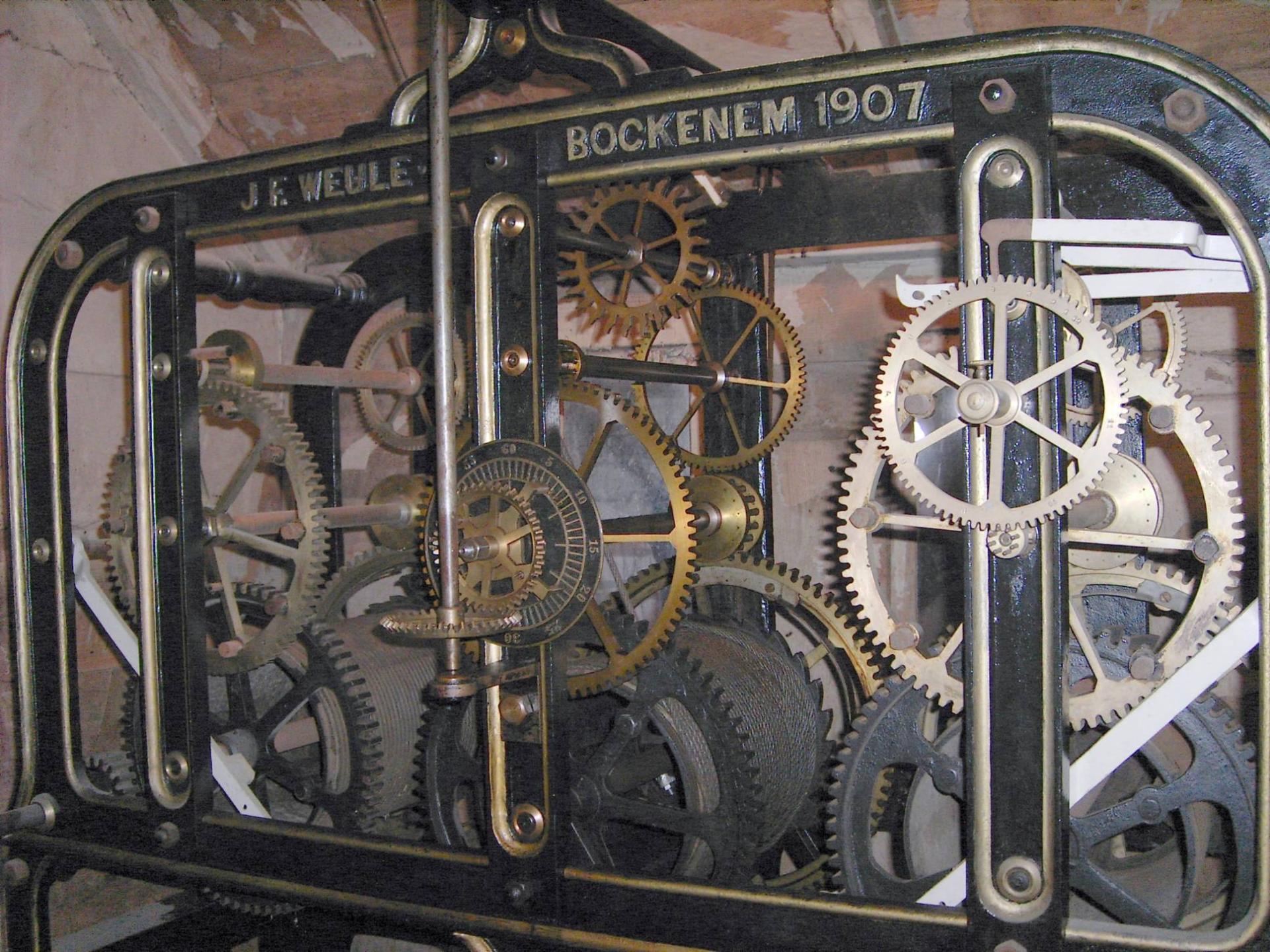 Das Uhrwerk der Firma Johann Friedrich Weule im Neukalener Kirchturm