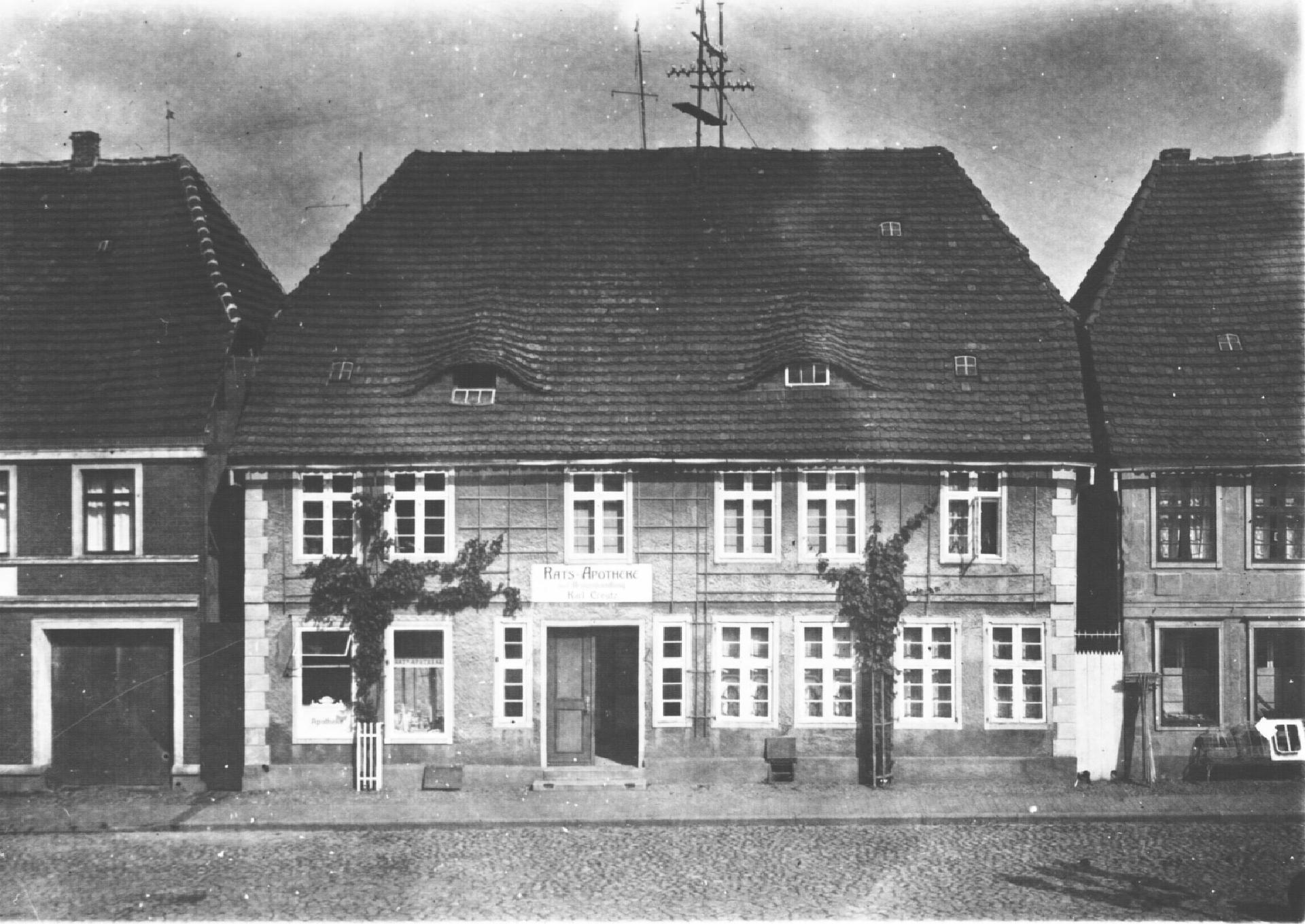 „Markt 14“ (Apotheke (um 1930).