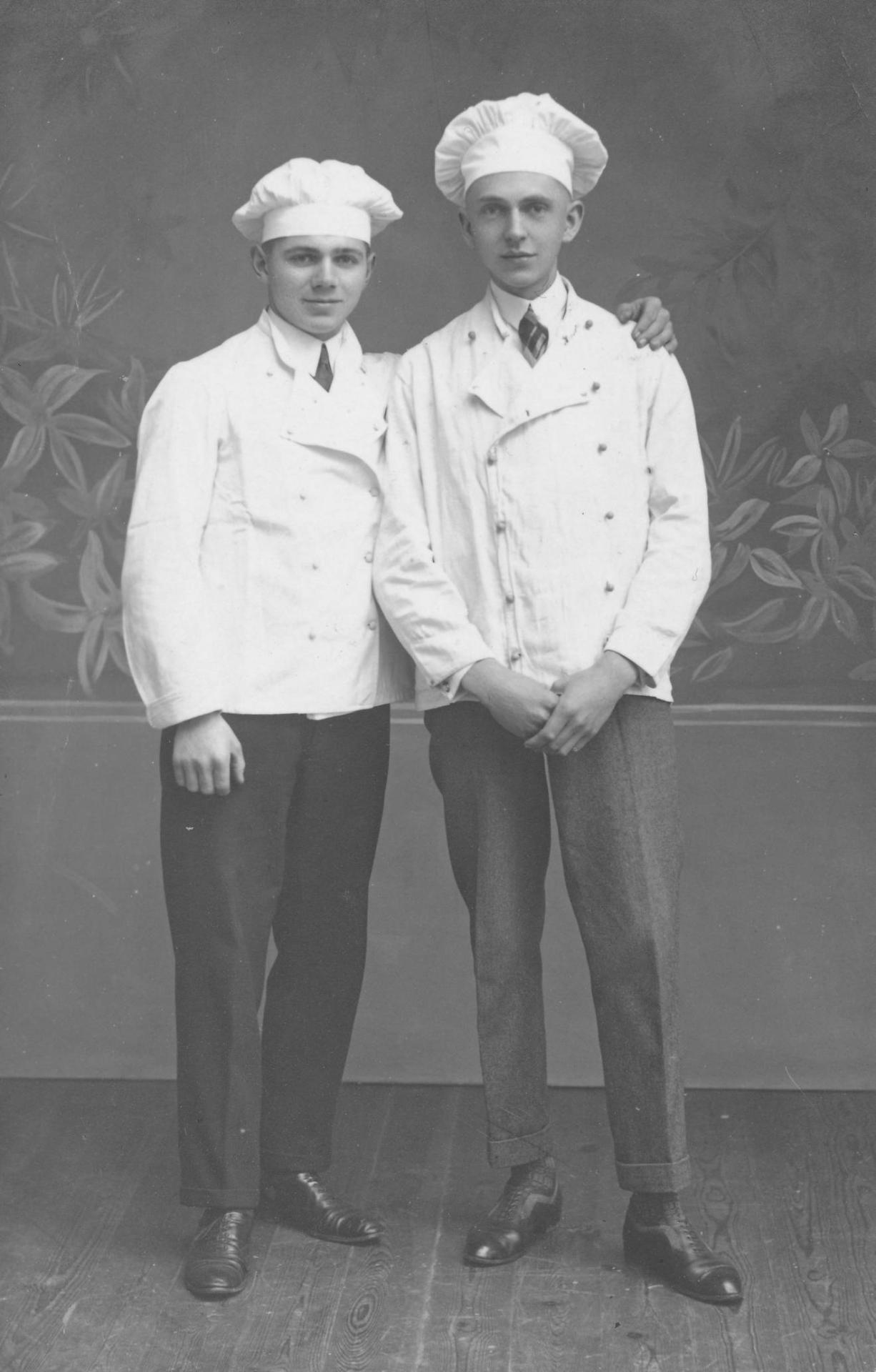 Bäckerlehrling Wilhelm Specht (rechts).