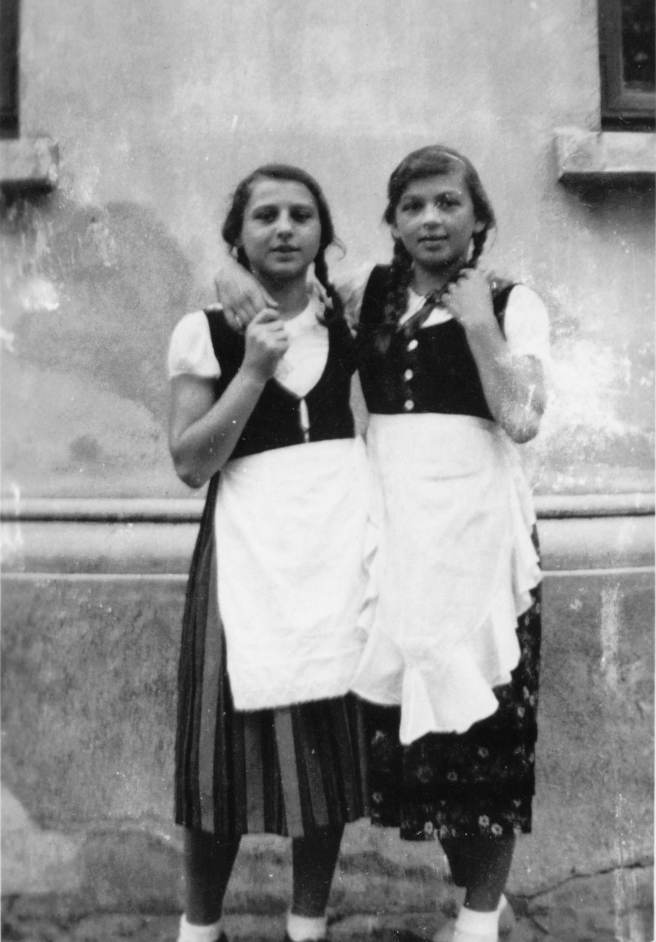 Asta Köpke und Lotte Schoknecht (1935)