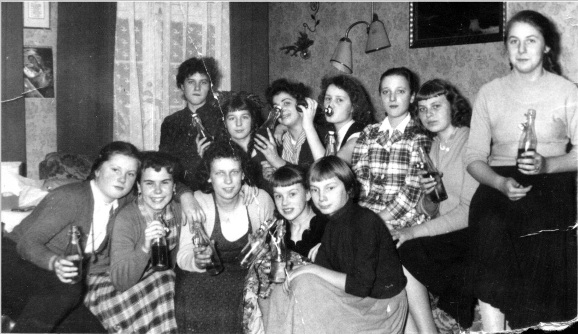 Mädchen der Abschlußklasse 8 (1959).