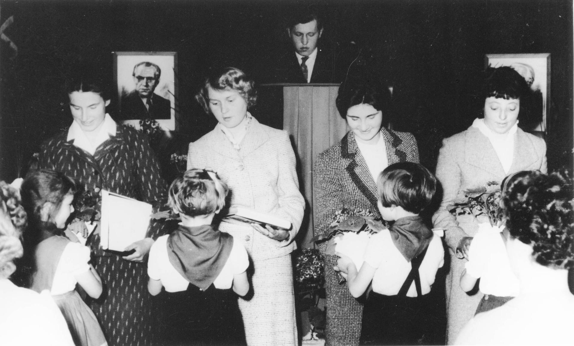 Am 26. April 1959 fand im Saal des „Hotel Dahms“ eine Jugendweiheveranstaltung statt (2).