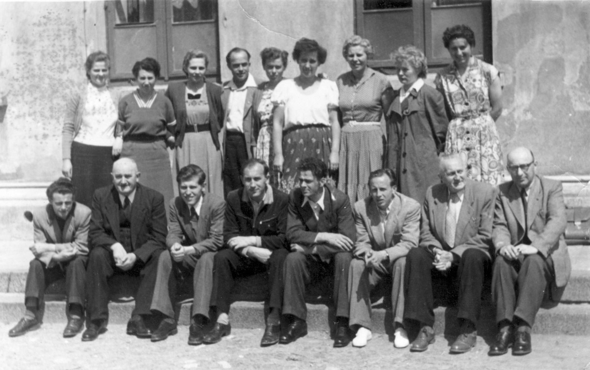 Angestellte der Zentralschule Neukalen 1955 / 1956.