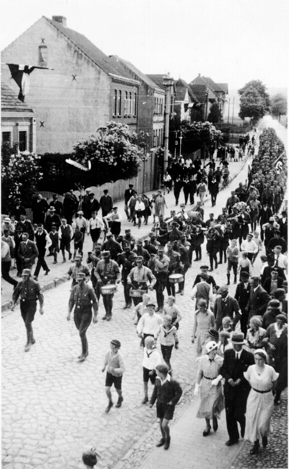 Einmarsch nach der Einweihung Anfang September 1937